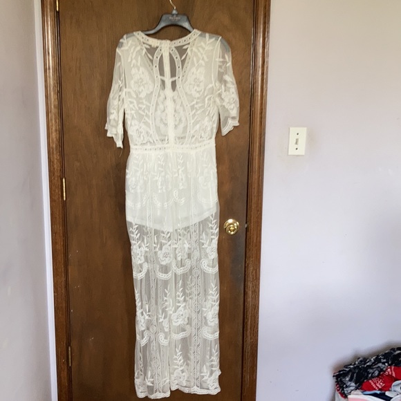 Relisted Pol white floral embroidered sheer material over romper boho size s/m - Picture 8 of 17